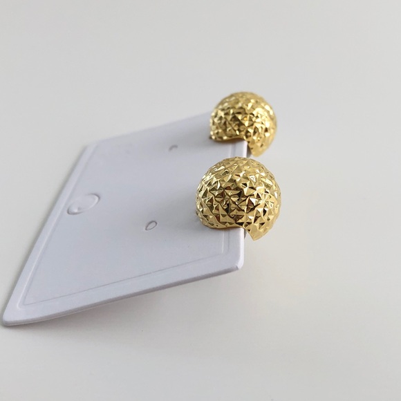 Diamond Cuts Round Stud Earrings - Picture 6 of 8